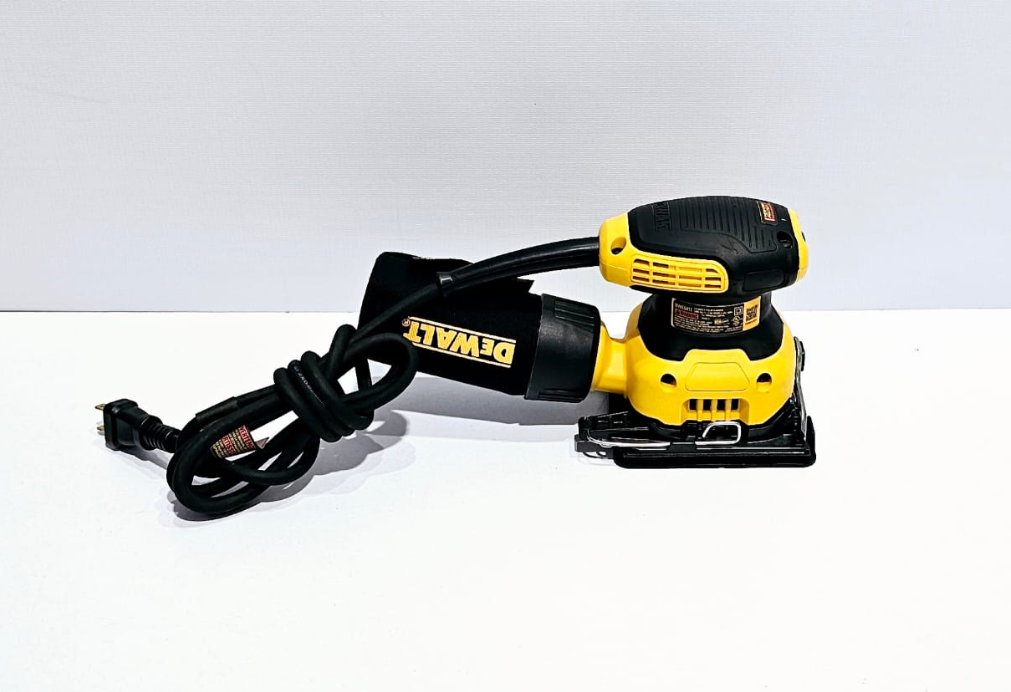 DEWALT LIJADORA ORBITAL - DWE6411K