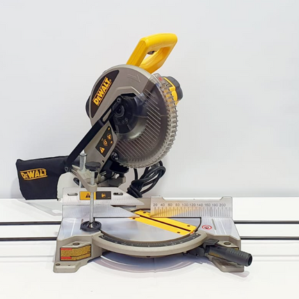 DEWALT SIERRA INGLETEADORA DE 10" - DW714