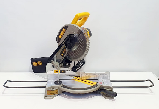 DEWALT SIERRA INGLETEADORA DE 10" - DW714