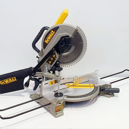 DEWALT SIERRA INGLETEADORA DE 10" - DW714