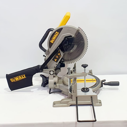 DEWALT SIERRA INGLETEADORA DE 10" - DW714