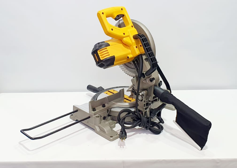 DEWALT SIERRA INGLETEADORA DE 10" - DW714