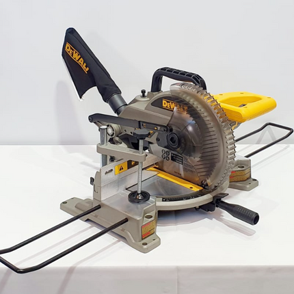 DEWALT SIERRA INGLETEADORA DE 10" - DW714