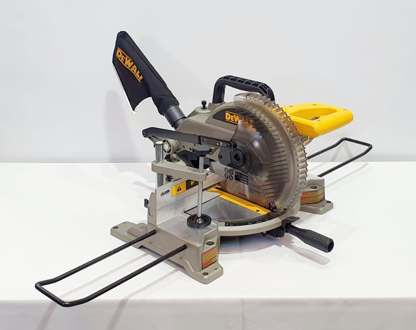 DEWALT SIERRA INGLETEADORA DE 10" - DW714