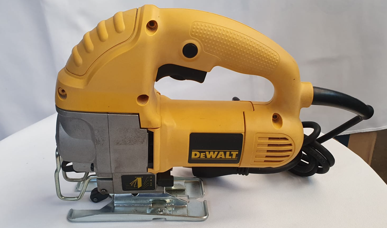 DEWALT SIERRA CALADORA COMPACTA - DW317K