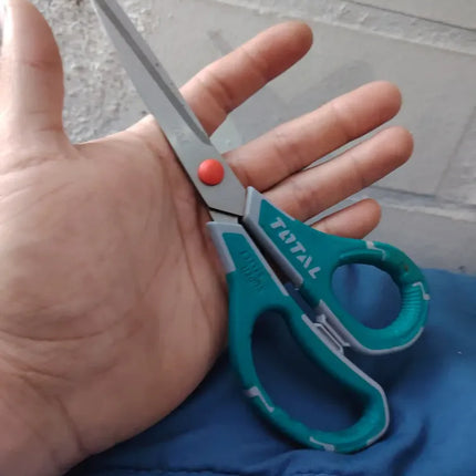 TOTAL TIJERA 8.5 ACERO INOXIDABLE MANGO ERGONOMICO  THSCRS812001