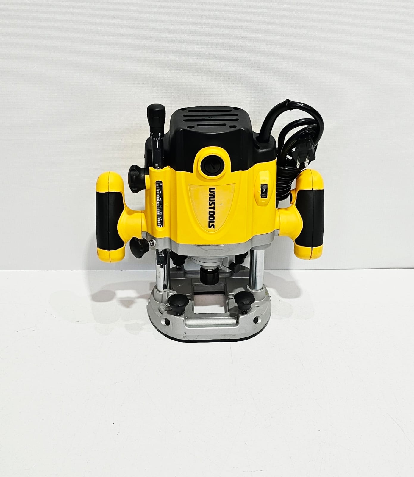 UYUSTOOLS RUTEADORA 1500W
