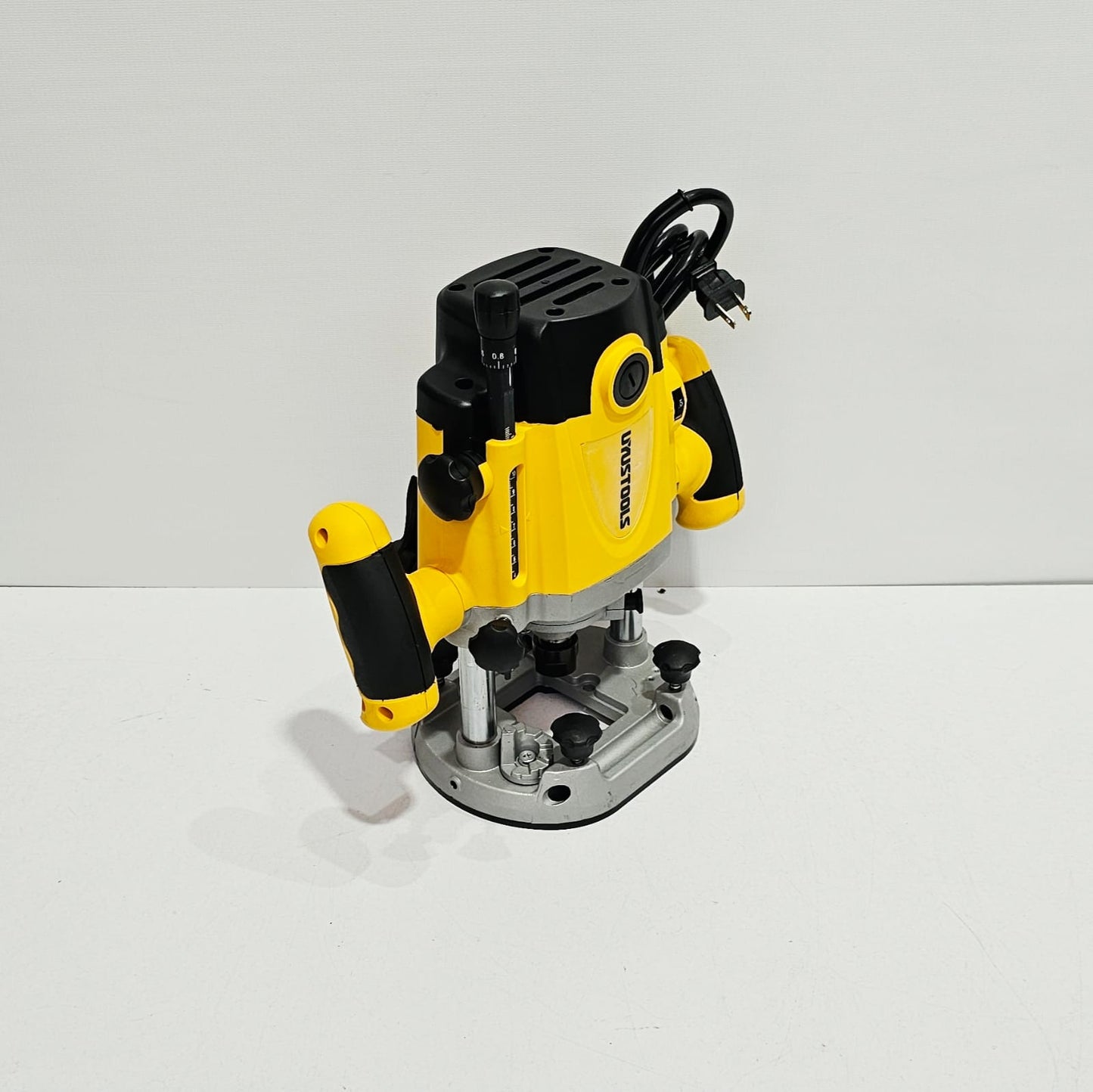UYUSTOOLS RUTEADORA 1500W