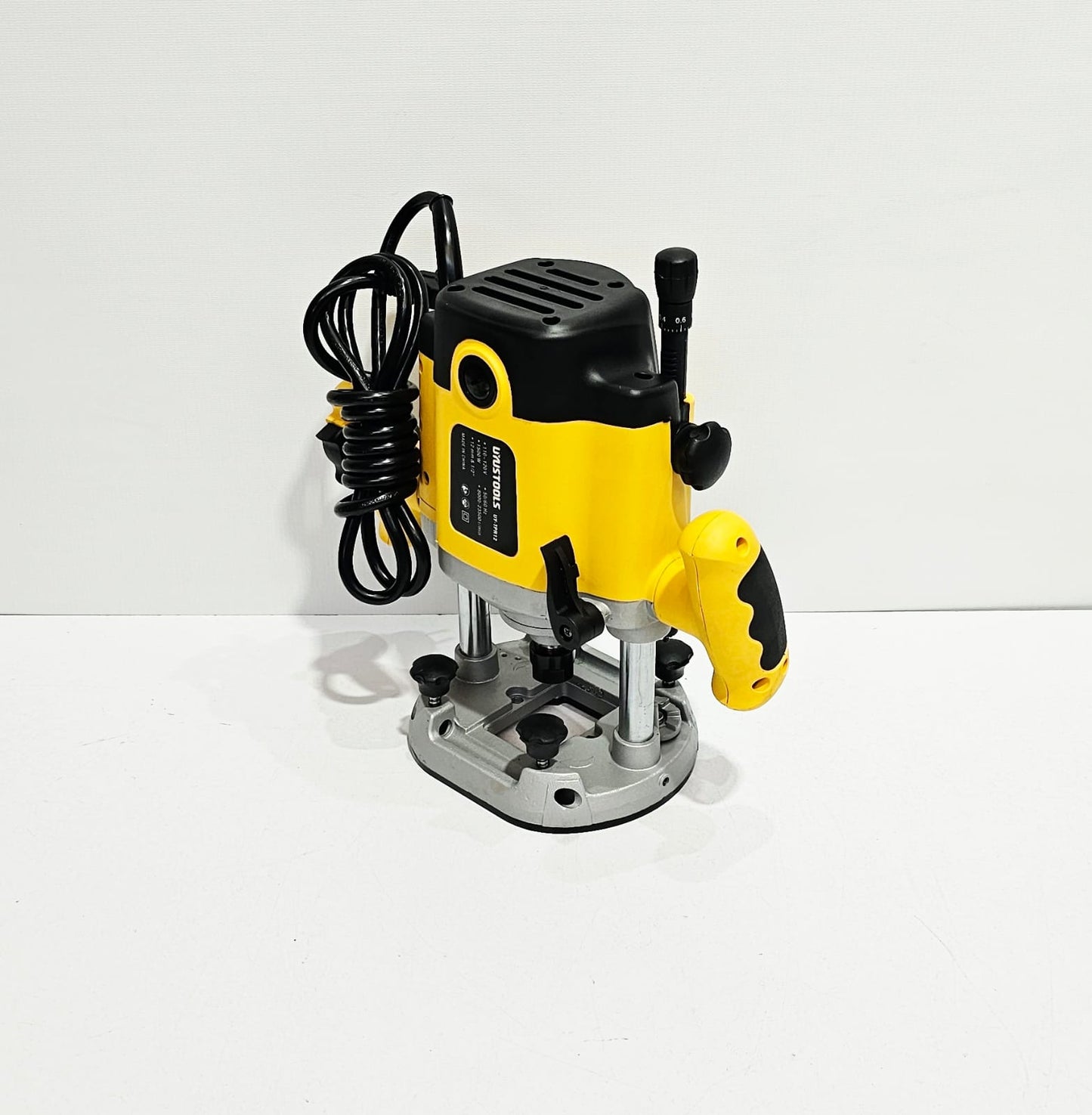 UYUSTOOLS RUTEADORA 1500W