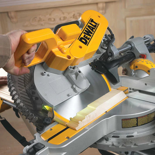 DEWALT SIERRA INGLETEADORA TELESCOPICA 12" DWS780