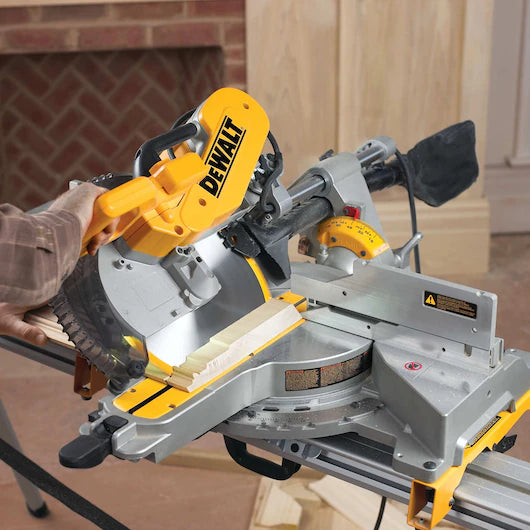 DEWALT SIERRA INGLETEADORA TELESCOPICA 12" DWS780